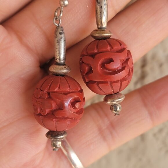 Gorgeous vintage 925 sterling silver carved red cinnabar flower swirl earrings - Picture 10 of 16